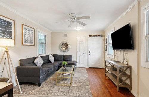 Treme Apartment | Cute 2Bed 1 bath 1half bath, 7 blocks from French Q steps to Jazz venues, free gated parking incl
