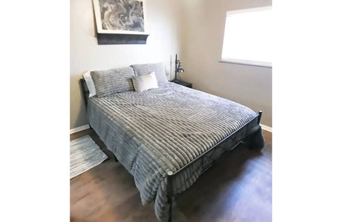 Sandy Apartment | Cute and Cozy 2-Bedroom with spa and seasonal pool