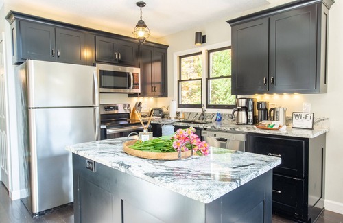Waynesville Cottage | Cute and Cozy Cottage with hot tub