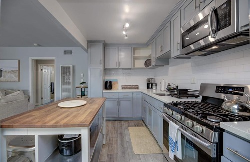 East Village Apartment | Cute Apt Close to Downtown, Long Beach! by RedAwning