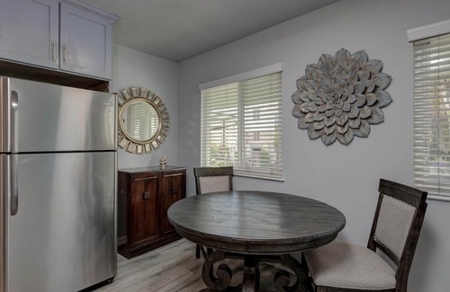 East Village Apartment | Cute Apt Close to Downtown, Long Beach! by RedAwning