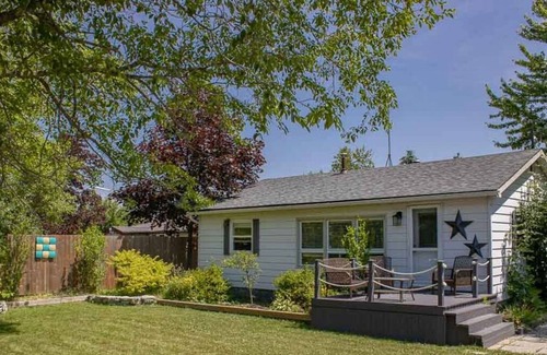 Hamilton Cottage | Cute as a Button - Two Bedroom Cottage, Sleeps 4