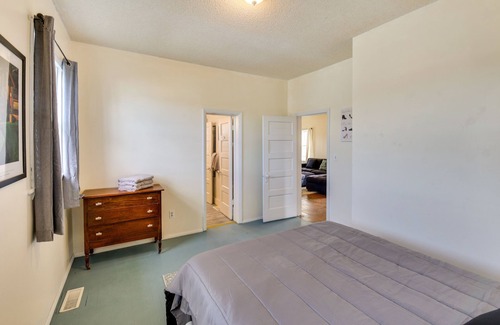 Bridgeport House | Cute Bridgeport Home Near Courthouse & Jail Rock!