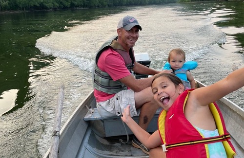 Meadow Bridge House | Cute Bungalow in NewRiver Gorge National Park(sleeps 6, pet friendly)
