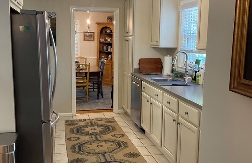 Fairway House | Cute bungalow located in the Fairwood neighborhood of Lexington. #15081244-1