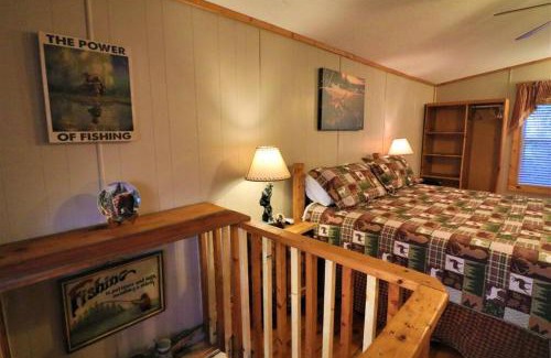 Helen House | Cute Cabin creek & Firepit #12