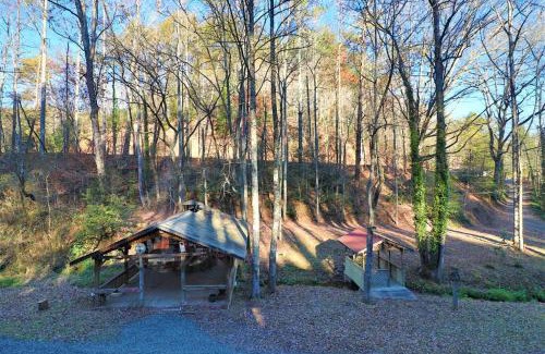 Helen House | Cute Cabin creek & Firepit #12