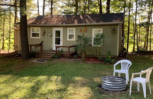 Gladwin Cottage | Cute cabin on the river! steps away for hunting! Book Week/Month for discount!