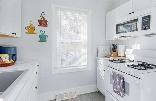 Jackson House | *cute city bungalow, close to downtown, hospital and dogs welcome*