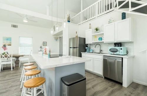 San Luis House | Cute Coastal Beach Cottage, Views of Gulf & Bay!