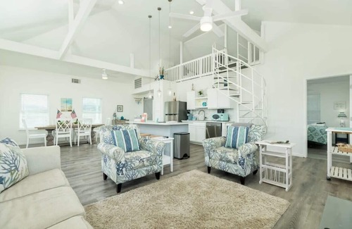 San Luis House | Cute Coastal Beach Cottage, Views of Gulf & Bay!
