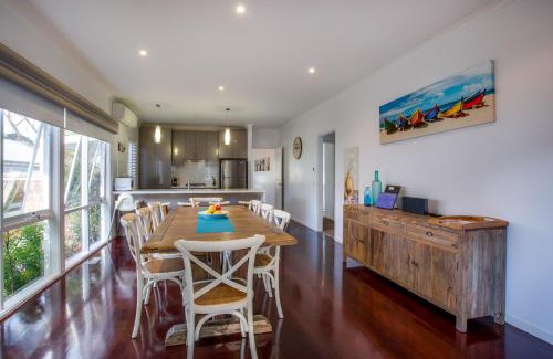 Rye House | Cute Cottage on Cain - beach at end of street