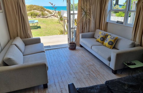 Mount Maunganui Cottage | Cute cottage on Mount beach front