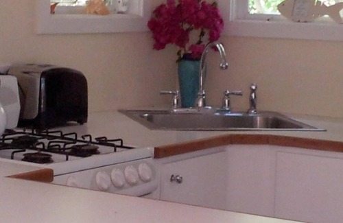 Monte Cottage | Cute Cozy Cottage with private entrance and ocean views in prime neighborhood