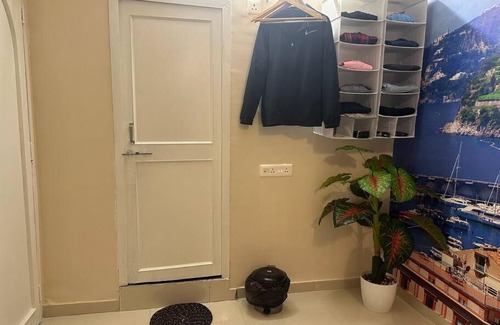 Koregaon Park Apartment | Cute Little Room in Koregaon Park WiFi AC Kitchenette