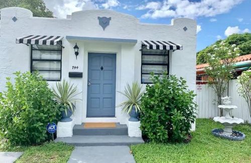 West Little Havana House | Cute Private Room, near the Airport - Free parking - 02