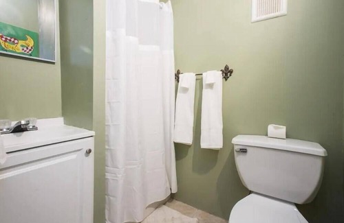Fillmore Apartment | Cute Studio Guest House near City Park