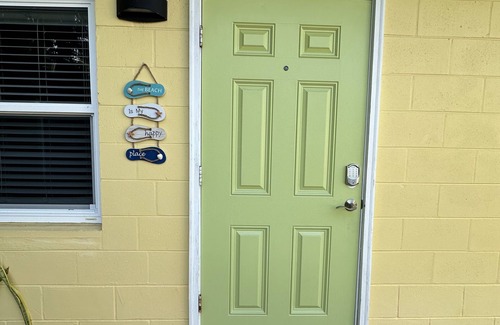 New Smyrna Beach Apartment | Cute Studio just 2 blocks from New Smyrna Beach & Flagler Ave.
