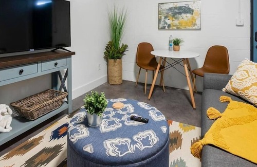 Virginia Highland Apartment | Cute Studio with Queen Bed, City Walkable!