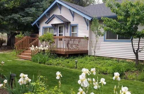 River Terrace House | Cute Westside Craftsman, Walk to Downtown, Large Garage, Cruiser Bikes!