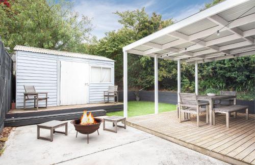Rosebud House | Cutest Cottage on Fourth walk to the Beach