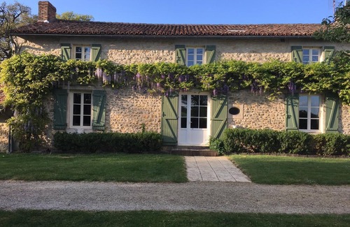 Savigny-Levescault House | Cutest Country House only 1h45 from CDG Airport by train!