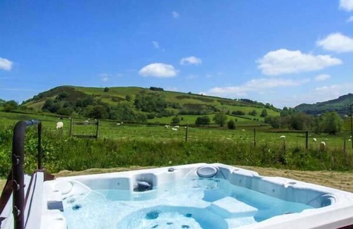 Knighton Cottage | CWMGILLA FARM, pet friendly, luxury holiday cottage in Knighton