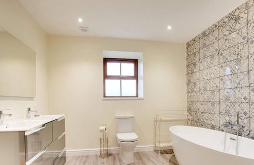 Llanllyfni House | Cwrt y Llyn in Caernarfon