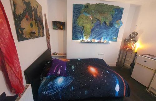 Camden Town with Primrose Hill Apartment | Cyber-Art studio in Camden