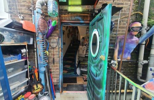 Camden Town with Primrose Hill Apartment | Cyber-Art studio in Camden