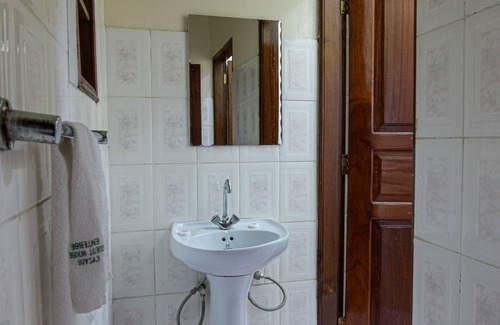 Entebbe House | Cycad Entebbe Guest House