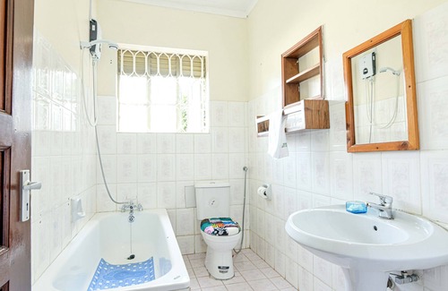 Entebbe House | Cycad Entebbe Guest House