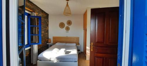 Kithnos House | Cycladic House KRIOS with a Pool and 2min from the beach