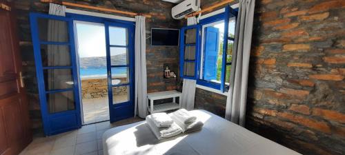 Kithnos House | Cycladic House KRIOS with a Pool and 2min from the beach