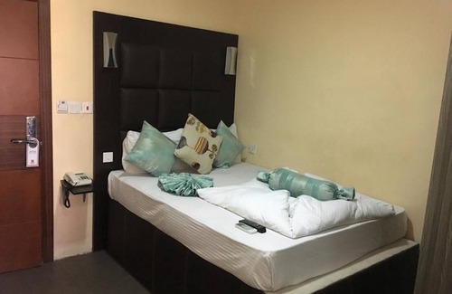 Ajah Hotel | Cynergy Suites Royale
