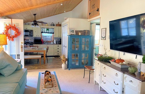 Chincoteague House | Cypress Cottage -Waterview-TOWN LINENS AND TOWELS/Beach Supplies Provided