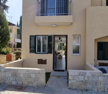 Polis House | Cyprus 2 beds ensuite pool patio wifi parking