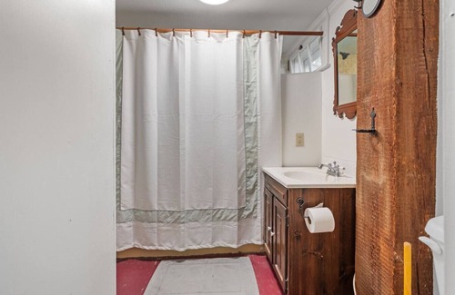 Loudon Other | D-Miles Smith Farm Suite