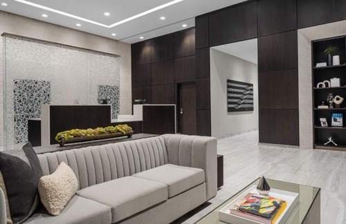 Ludlam House | Dadeland Mall at your Door Steps | Relaxing Room w/Pool Access | Free Parking