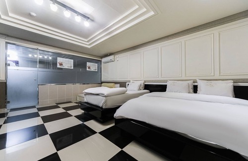 Seongnae-dong Hotel | Daegu Dongseongno Savoy Hotel
