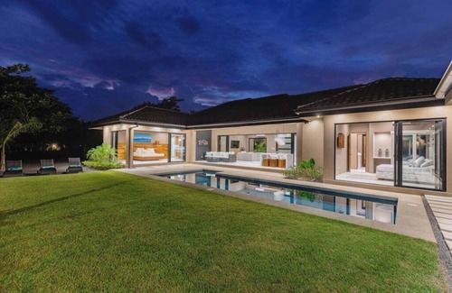 Tamarindo House | Daily Housekeeping, Beach club membership and space for up to 20 guests!