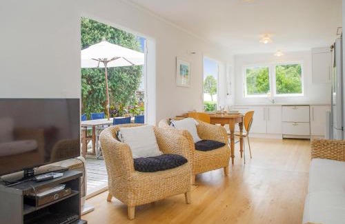 Hahei House | Daisy Cottage - Hahei Bach