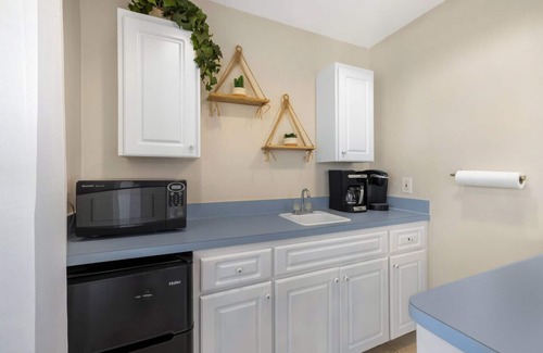 Cedar Key Condo | Daisy House: Downtown Cedar Key. Walk to everything!