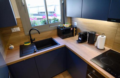 Petralona Apartment | Daisy's Deluxe Athenian 2bedroom by MPS