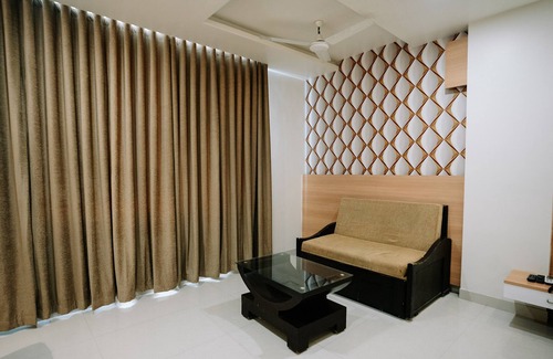 Dwarka Hotel | Daksh The Madhuvan Suites Dwarka