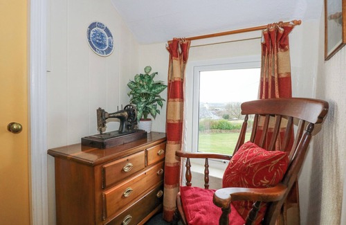 Garndolbenmaen Cottage | DALAR COTTAGE, pet friendly, character holiday cottage in Criccieth