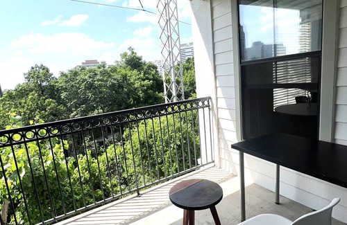Cityplace Apartment | Dallas Uptown Chic 1BR w/Workspace + Deck overlooking Katy Trail