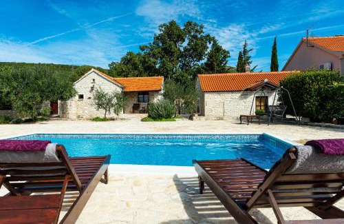 Benkovac House | Dalmatian country house Irena