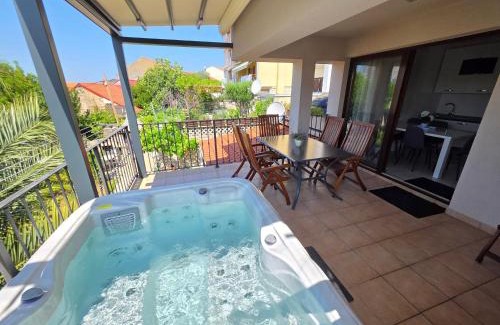 Crikvenica Apartment | DAMIR - apartment with Jacuzzi