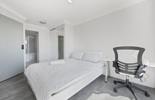 City East Apartment | Dana-Ensuite in Central Shared Duplex Apartment